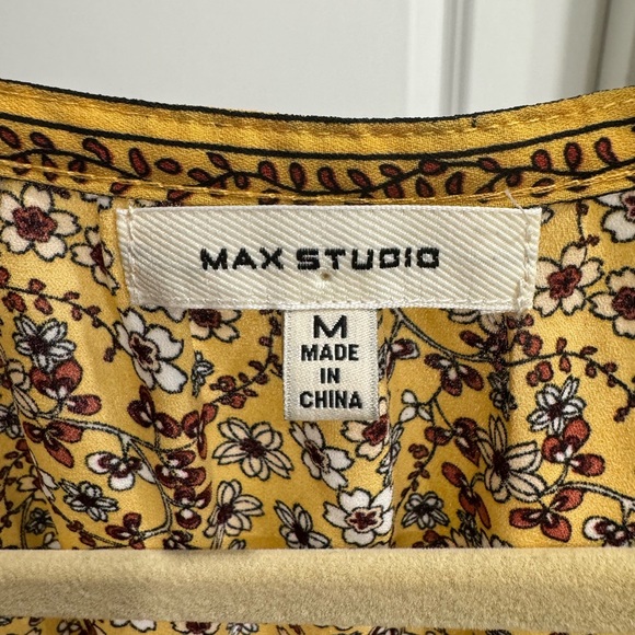 Yellow Floral Max Studio top Size Medium - Picture 3 of 5